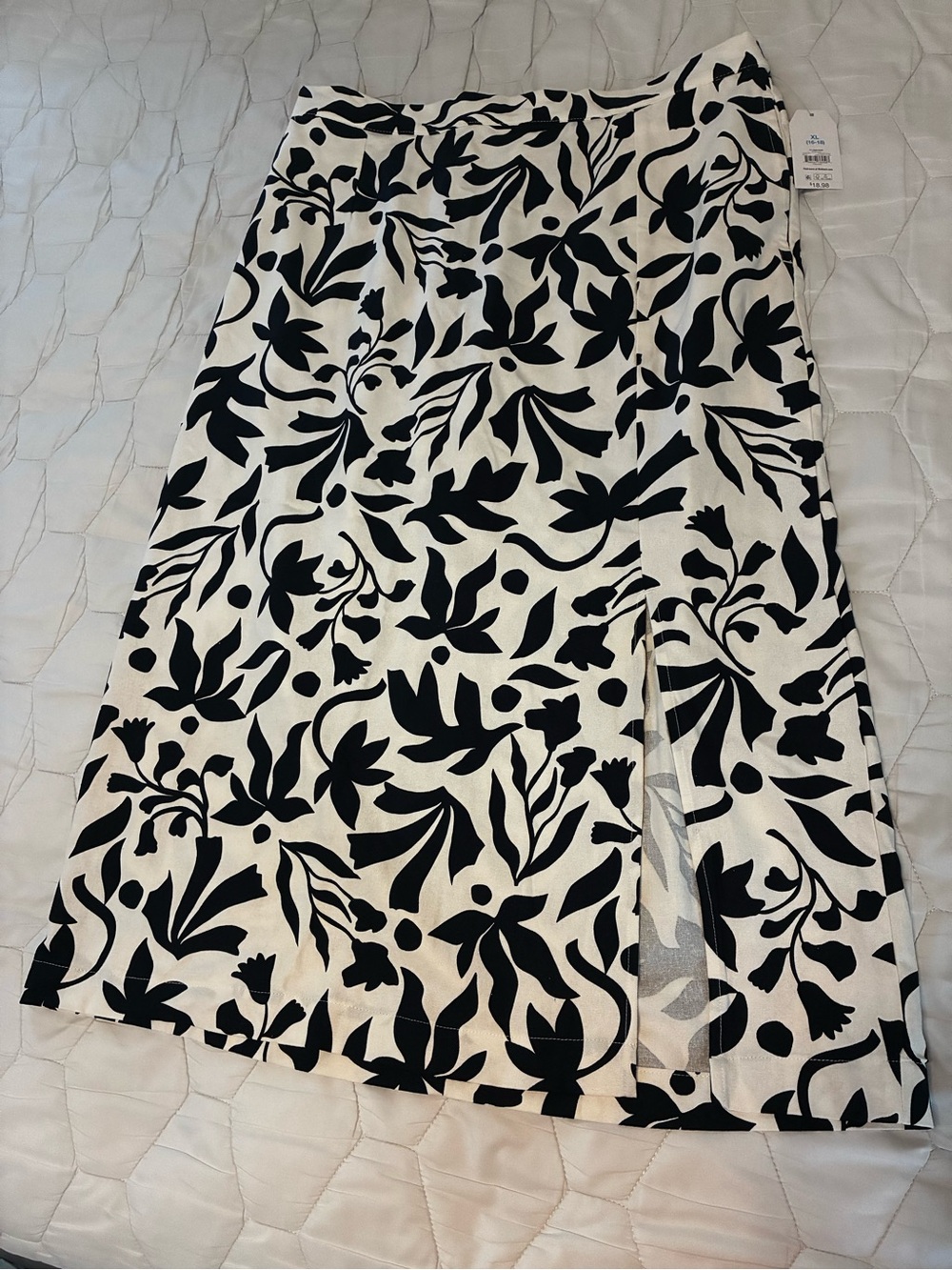 Time and Tru Black & White Leaf Print Maxi Skirt With Front Slit